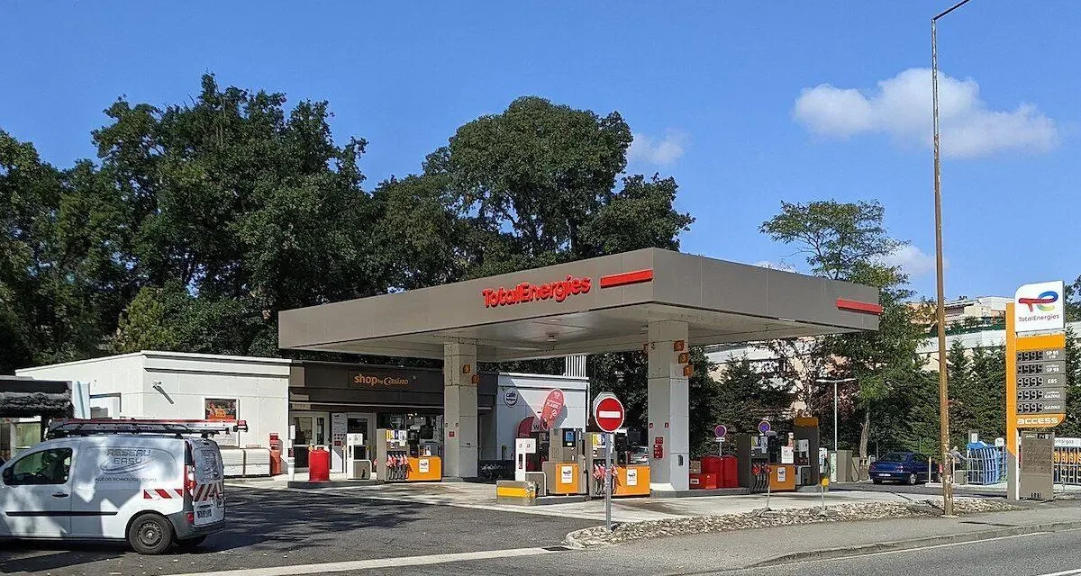 Les profits de TotalEnergies s'envolent avec la guerre, l'Etat veut les museler