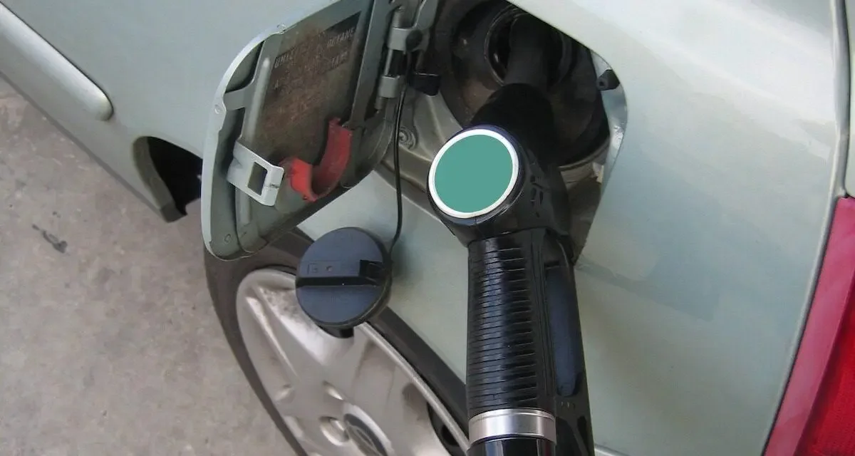 L'essence de retour au-delà des 2 €/l, mauvaise nouvelle à la pompe