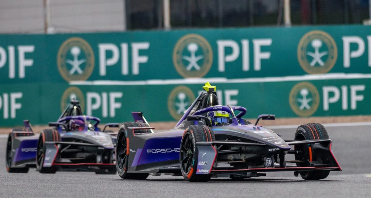 Formule E : Nico Muller crée l’exploit et remporte sa première victoire dans un final étouffant à Berlin