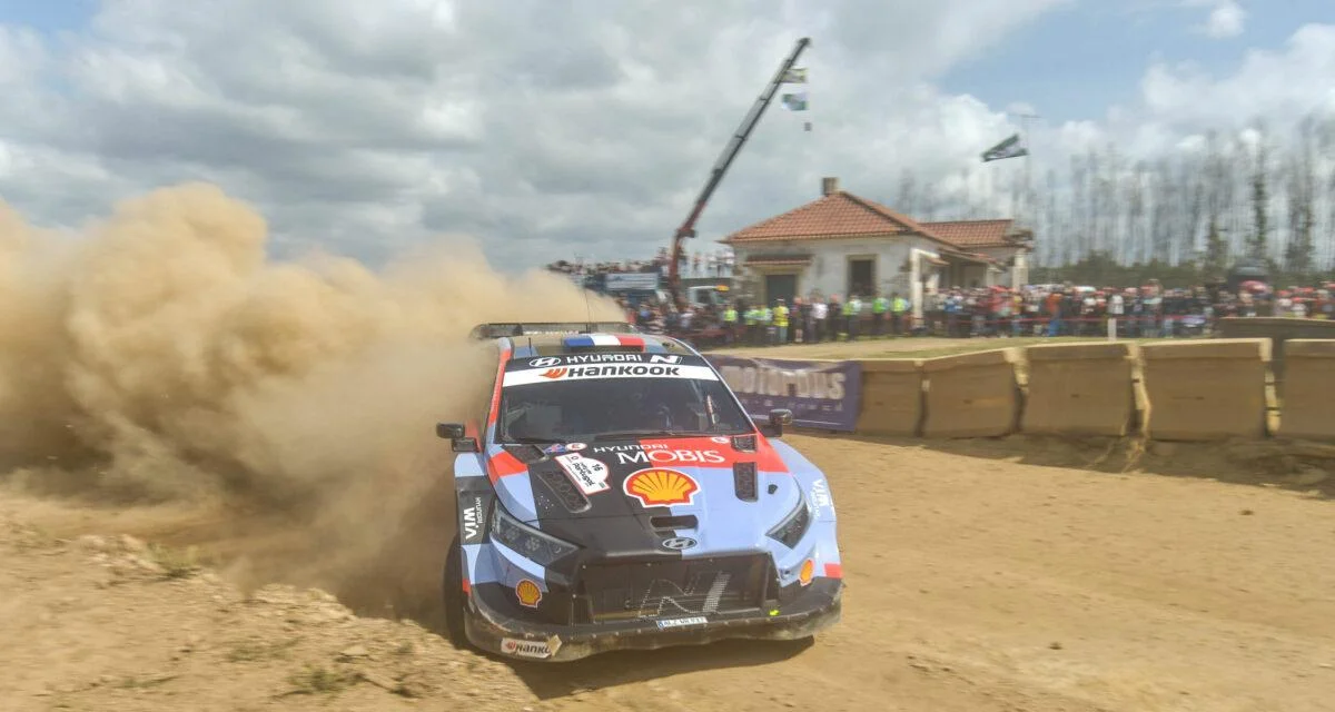Rallye du Portugal : Adrien Fourmaux résiste au retour des Toyota, le top 5 en seulement dix secondes