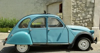 En 2CV à travers la France, un couple transforme la maladie de Parkinson en combat solidaire