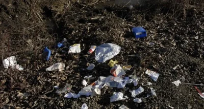 Il jette ses déchets par la fenêtre devant les gendarmes : alcool, cannabis et fourrière dans la foulée