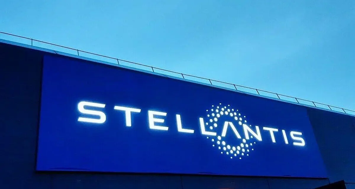 En chute sur le marché, Stellantis va annoncer un nouveau virage industriel