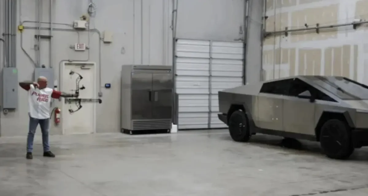 Un pari à 1 dollar, une flèche et un Cybertruck : Elon Musk teste la résistance de son véhicule