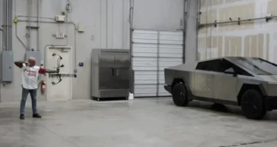 Un pari à 1 dollar, une flèche et un Cybertruck : Elon Musk teste la résistance de son véhicule