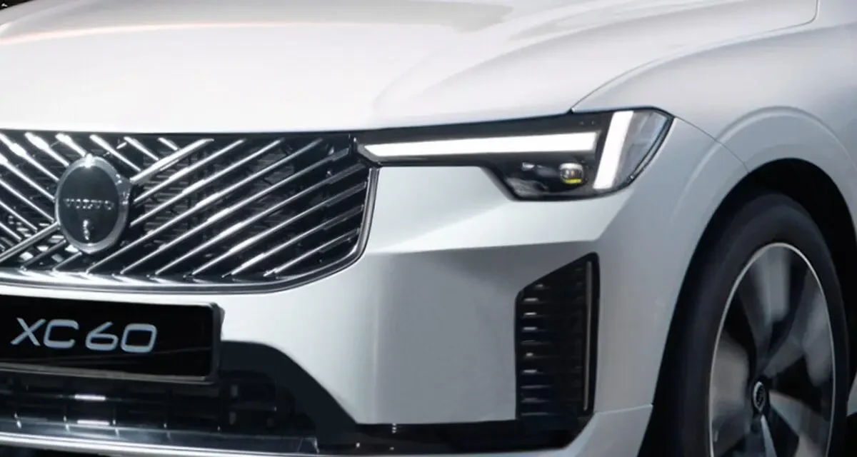 Futur Volvo XC60  : un an seulement après son second restylage, le SUV dévoilera déjà un nouveau visage durant cet automne