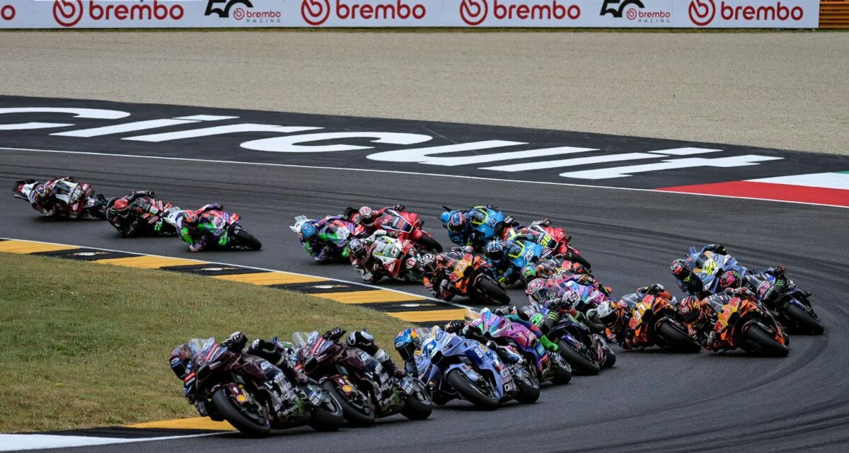 VIDÉO - GP d'Italie : un pilote de la première ligne perd tout dès le premier virage ! La bataille Aprilia-Ducati est lancée