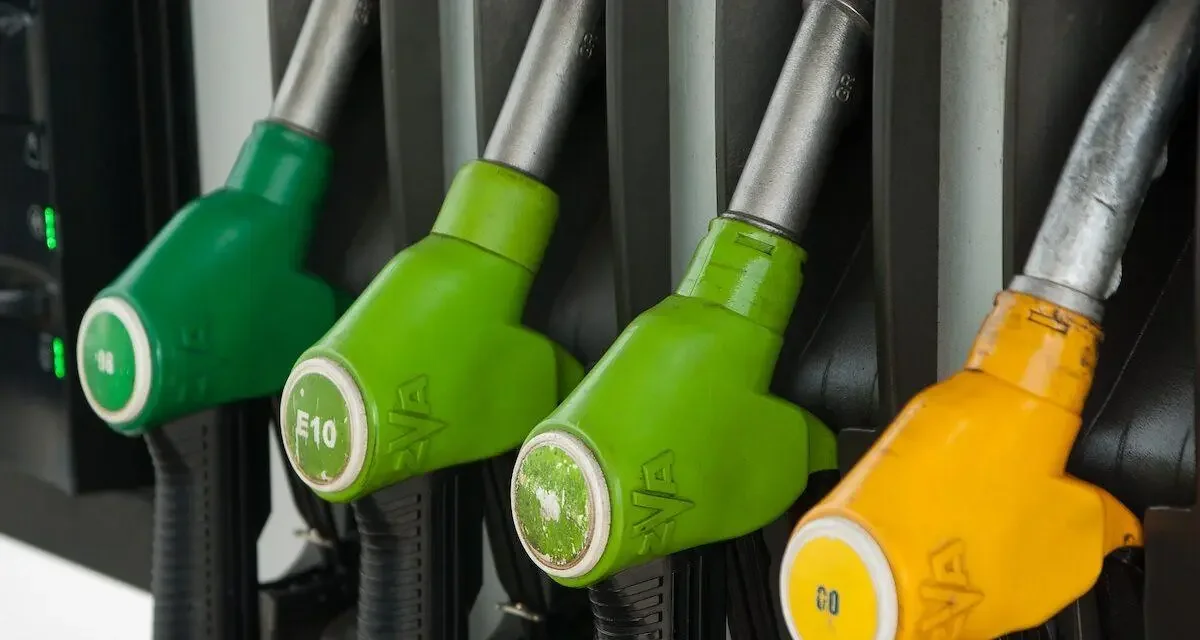 Carburant à 1,50 € le litre, comment ce supermarché a-t-il atteint ce prix ?