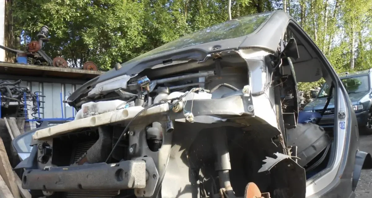 En plein après-midi, des voleurs désossent la voiture d’un maire alors qu’il se trouve dans sa maison