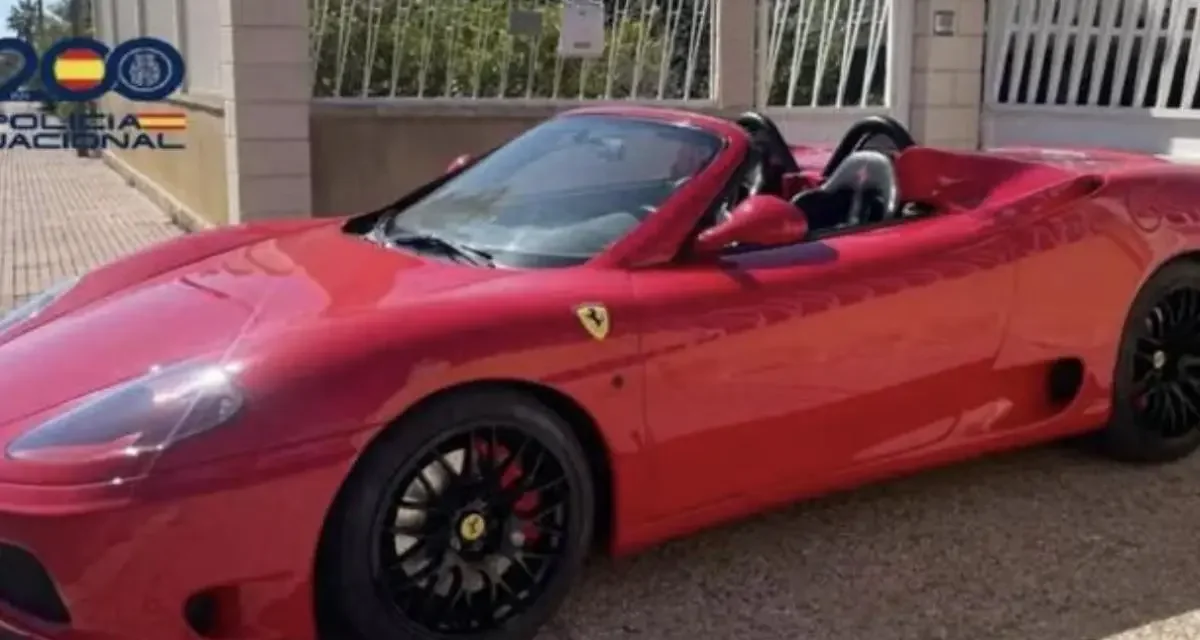 Une fausse Ferrari 360 Spider mise en vente sur Internet finit saisie par la police