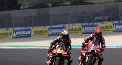 KTM : Pedro Acosta n'a rien pu faire face à Marc Márquez en Hongrie et affiche son dépit