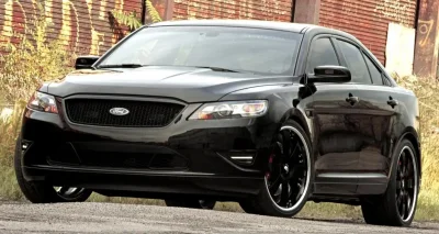 Flashé à plus de 200 km/h, une Ford déguisée en voiture de police stoppée par les forces de l’ordre