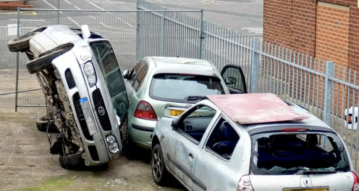 Une automobiliste totalement ivre finit sa course dans la fenêtre d’une classe d’école