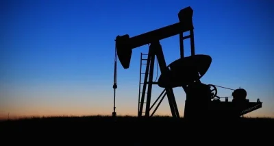 - 1 million de barils, le pétrole en chute libre, les prix à la pompe aussi ?