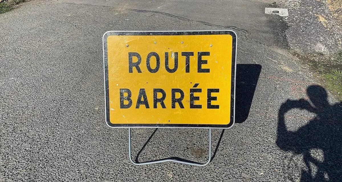 Bloqué sur un pont, ce camion trop cher à faire retirer