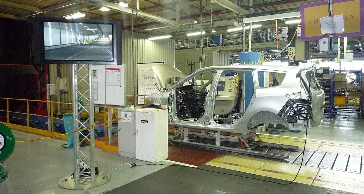 800 ingénieurs licenciés, Renault agit face aux constructeurs chinois