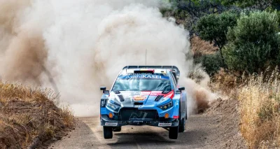 Rallye de l'Acropole : Neuville résiste à Ogier, Fourmaux termine la journée en force