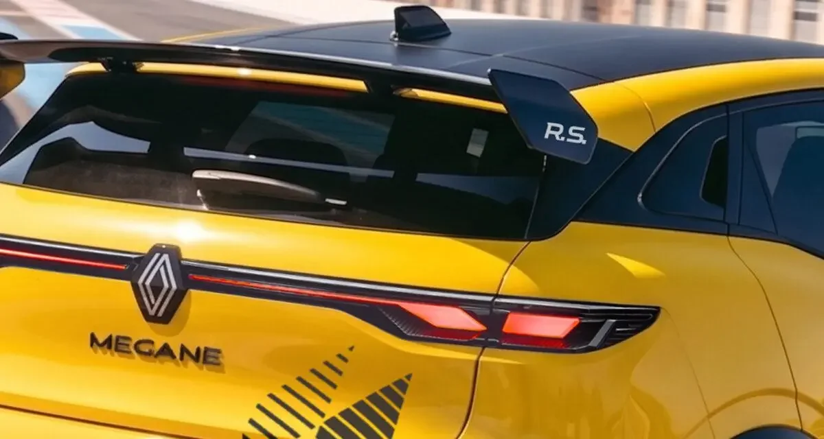 On n’a pas pu s’en empêcher, on a imaginé la Renault Mégane E-Tech Renault-Sport