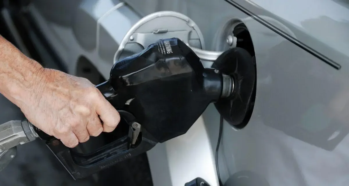Taxes sur les carburants, "l'Etat tombe dans son piège fiscal" raille cette association