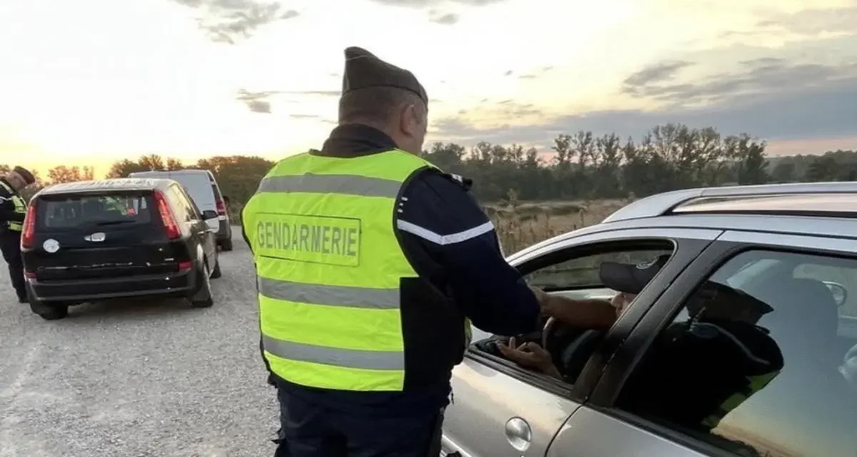 Sa voiture roule en faisant des étincelles : les policiers découvrent un conducteur alcoolisé