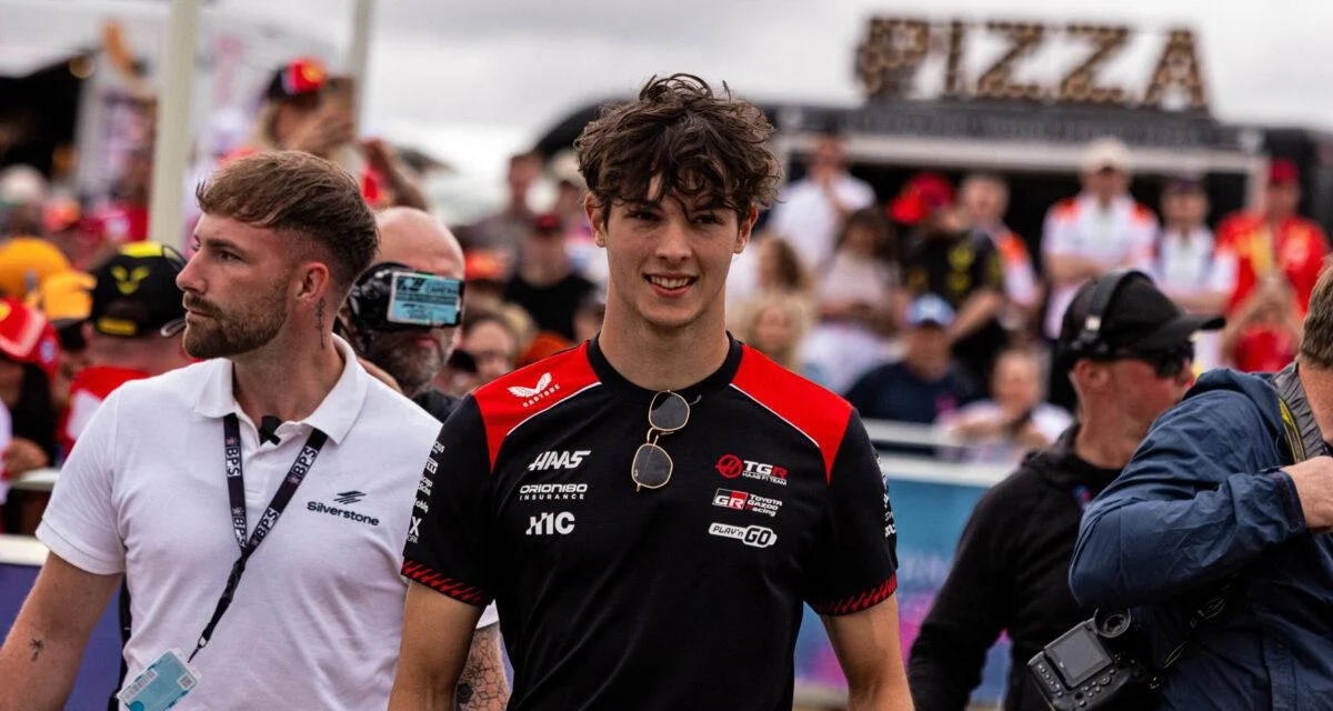 F1 : Bearman submergé par l'émotion au volant de la légendaire Lotus de Senna