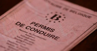 Sans permis depuis 15 ans, il fuit les gendarmes avec sa fille de 12 ans dans la voiture
