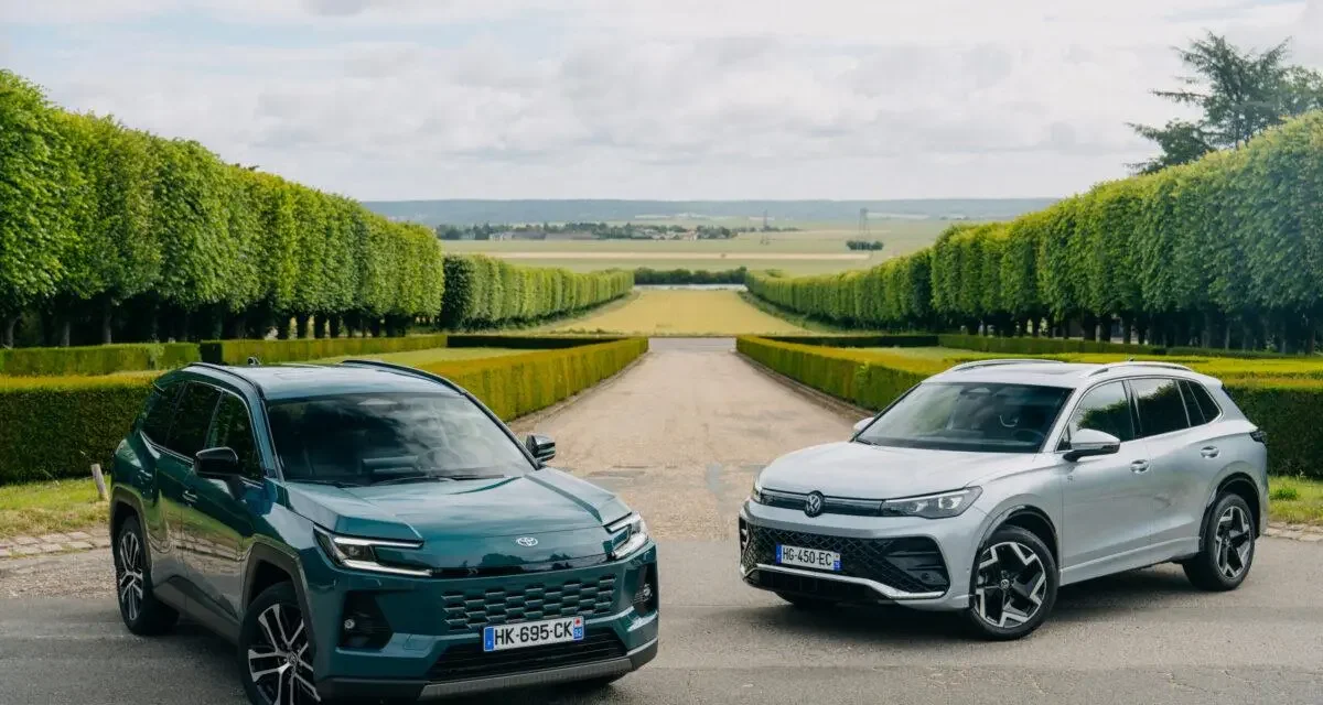 Toyota RAV4 Hybride 2WD vs Volkswagen Tiguan 1.5 eTSI : quel SUV familial choisir ?