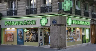 Alors qu'elle s'arrête à la pharmacie quelques minutes, une conductrice se fait voler sa voiture