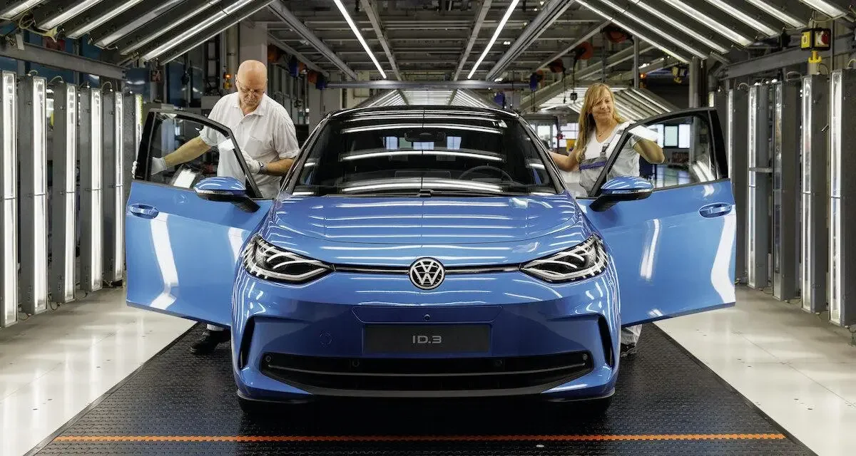 Des usines automobiles vendues aux constructeurs chinois 'en dernier recours' ?