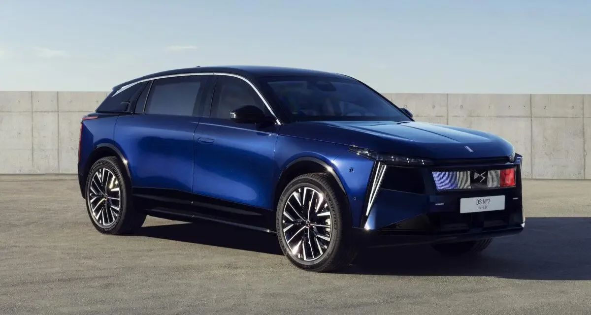 DS N°7 Élysée : le SUV chic français devient la nouvelle voiture présidentielle officielle