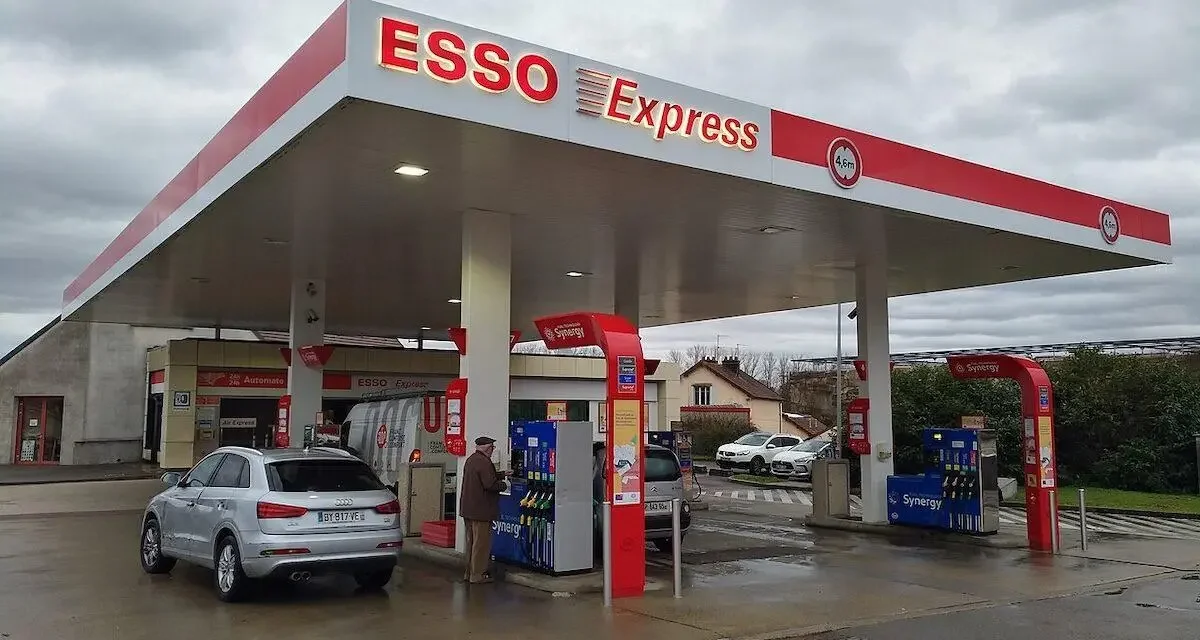 Flambée des carburants, "deux millions de Français" peuvent demander une aide