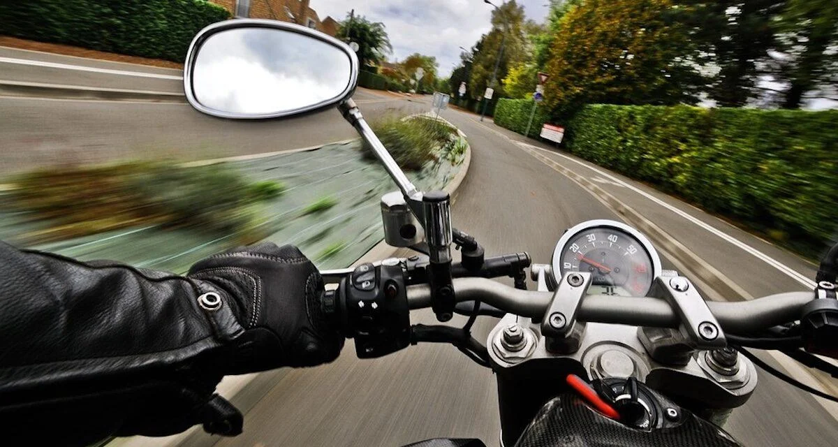 À moto, gare aux routes trop belles, un piège mortel ?