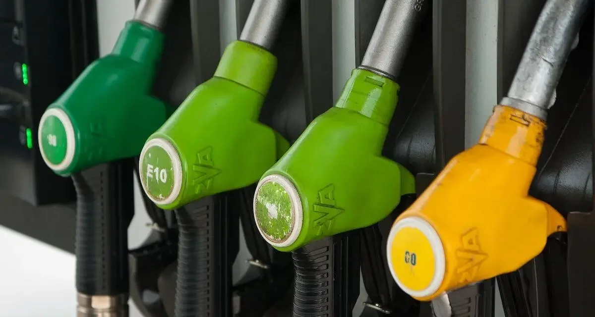 - 4,7 centimes, le prix du diesel et celui de l'essence chutent ensemble