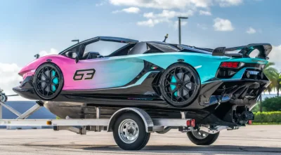 Floride : Ce bateau Yamaha ressemble comme deux gouttes d'eau à une Lamborghini Aventador SVJ