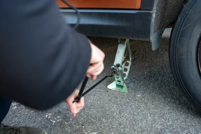 Colmar : Un passant sauve un enfant coincé sous une voiture à l'aide d'un cric