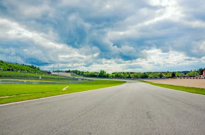 Sortie de route pour un pilote d'essai Audi à bord du prototype de la RS6 Avant sur le Nürburgring