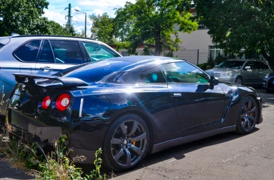 Ain : Ivre au volant d'une Nissan GT-R, il roulait à 175 km/h sur une route départementale