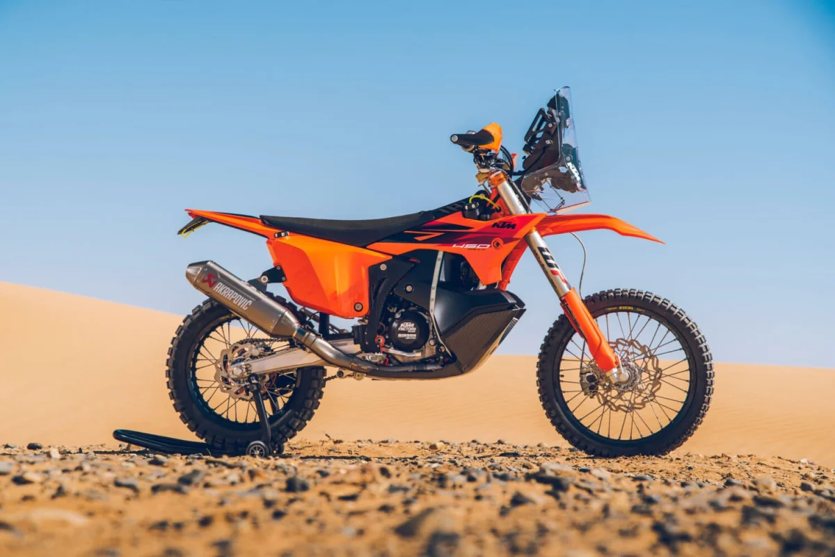 Une moto du Dakar pour la route : KTM lance la 450 Rally Replica 2027
