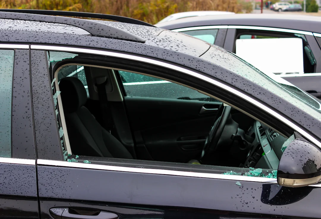 Sarthe : Condamné après avoir volé le contenu de plusieurs voitures en brisant les vitres