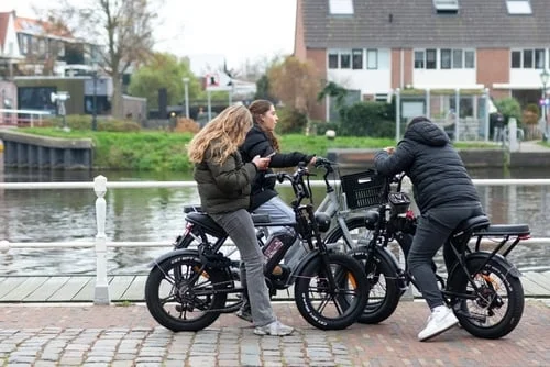 Fatbikes : ces “vélos” qui roulent trop vite inquiètent de plus en plus en ville