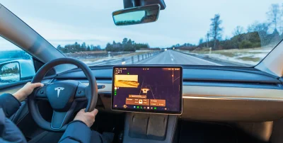 Floride : Elle s'endort ivre au volant d'une Tesla et l'Autopilot la laisse sur l'autoroute