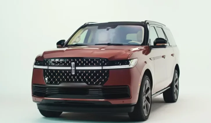 Lincoln personnalise un Navigator rose d'exception pour Serena Williams