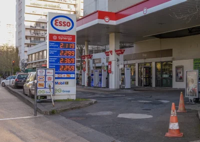 Le gouvernement français promet de faire le point sur les recettes engrangées par la hausse des carburants