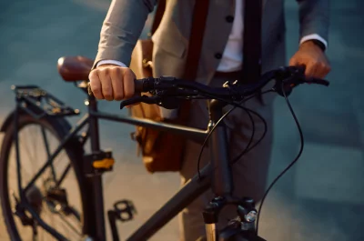 Belgique : Il touchait la prime vélo pour aller au travail alors qu'il s'y rendait en voiture et se fait renvoyer après 33 ans de service