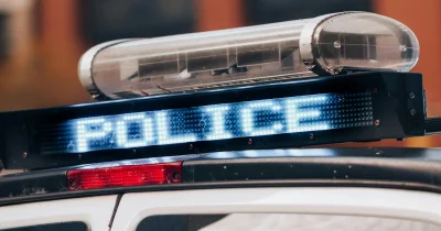 Deux ados jouent aux faux policiers avec un gyrophare à Dijon