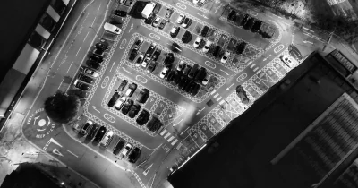 Une herse de parking détruit de nombreux pneus de voiture à Orléans