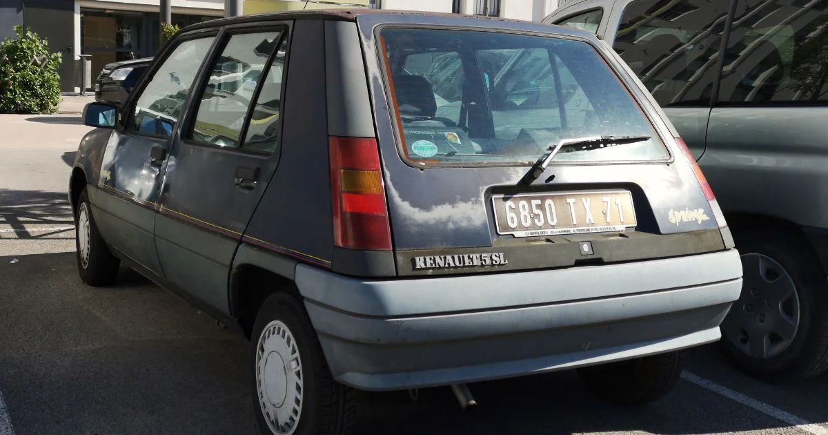 Mère et fille préparent un raid solidaire de 7 000 km en Renault Super 5 au Maroc