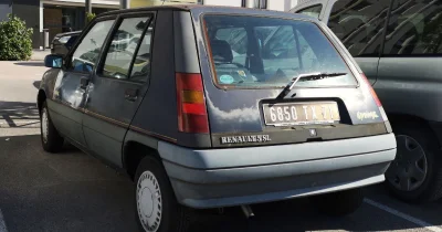 Mère et fille préparent un raid solidaire de 7 000 km en Renault Super 5 au Maroc
