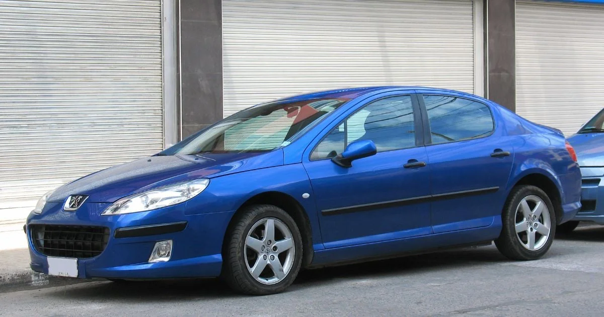 Une Peugeot 407 sans assurance tracte un fourgon de 3,7 tonnes sur l'A36