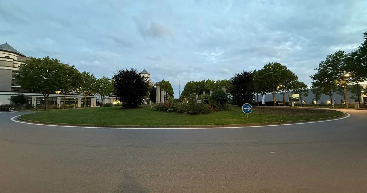 Rond-point Haricot à Tournai : il fuit à contresens en moto et risque de la prison
